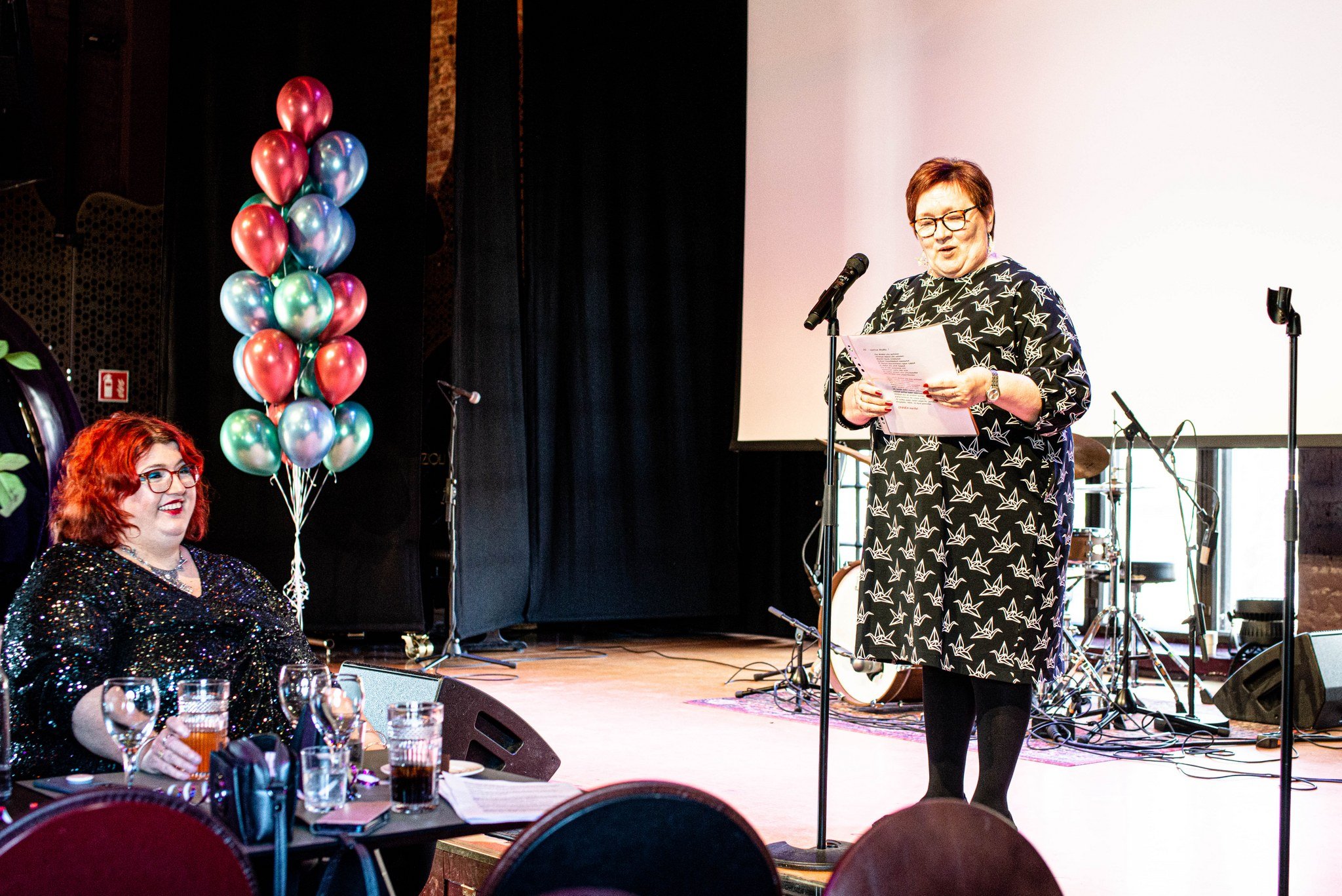 Riitta Laakso lausuu runon